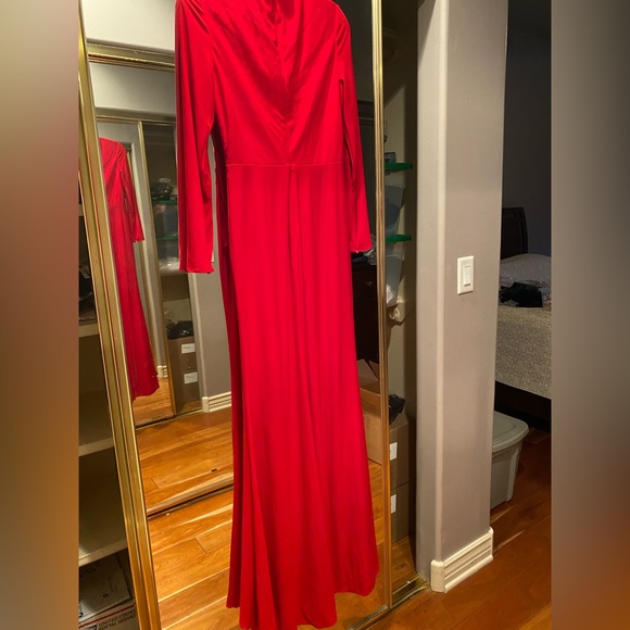 NWT MacDuggal Red plunged Gown size 6 - Picture 7 of 10